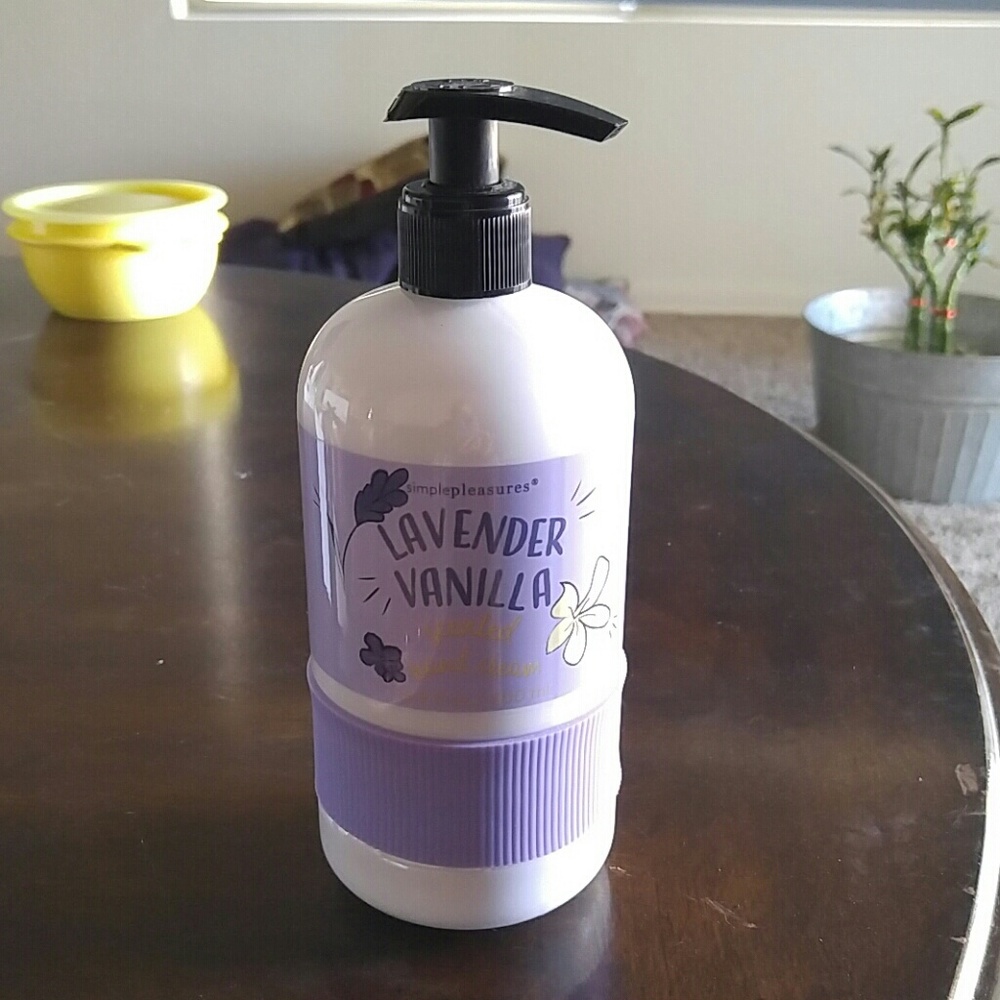 Juicy couture & simple pleasures - Picture 4 of 5
